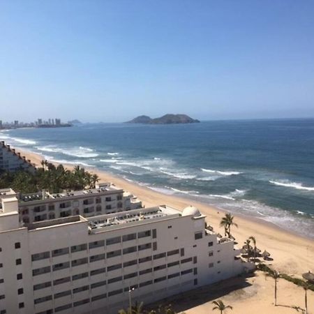 Beautiful 3 Bedroom, Fully Furnished, On The Beach Mazatlan Bagian luar foto